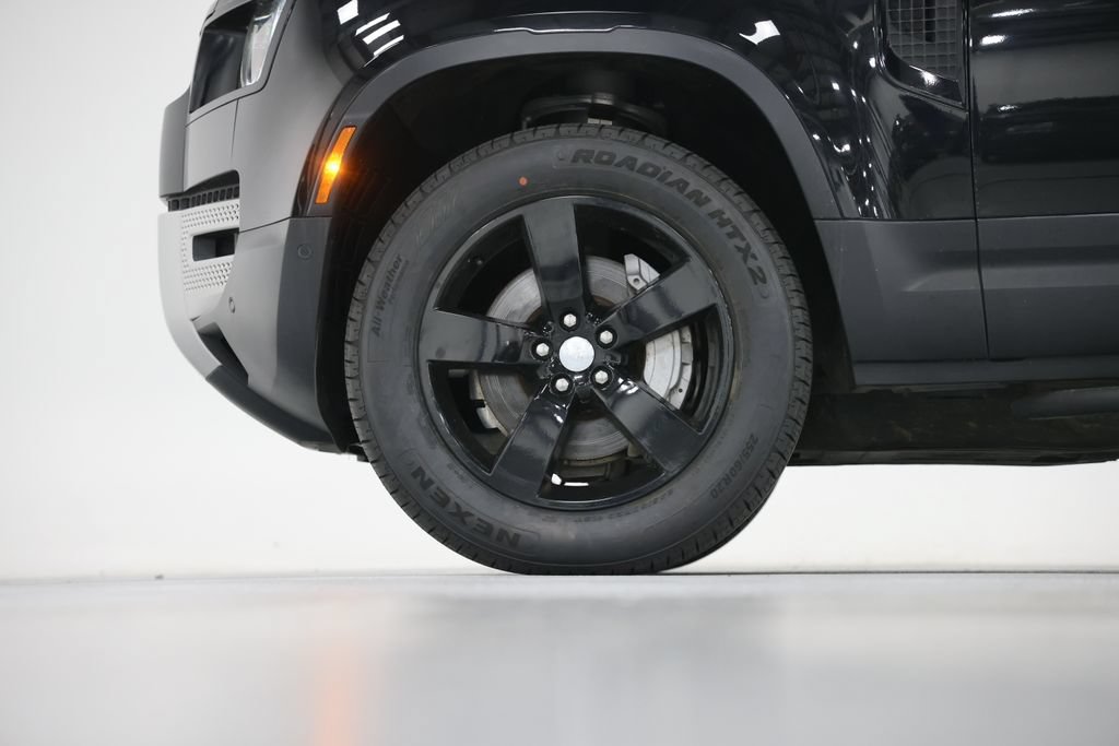 Used 2023 Land Rover Defender 130 SE AWD/4WD image 9