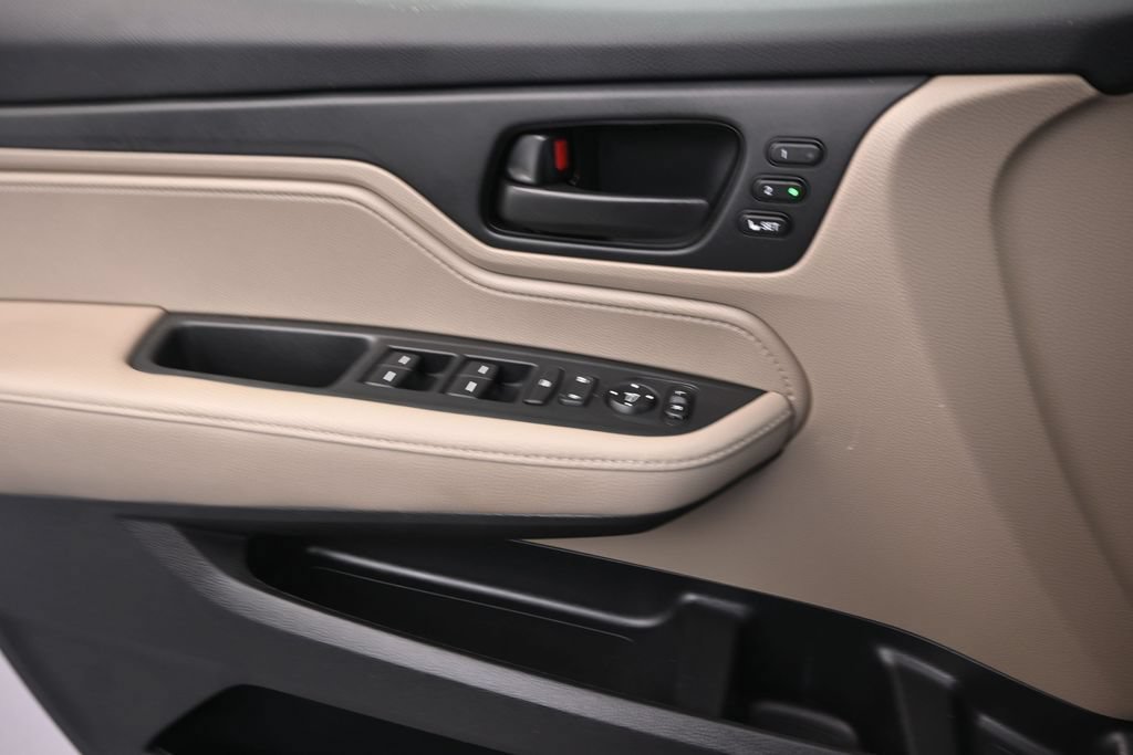 Used 2023 Honda Odyssey EX-L image 16