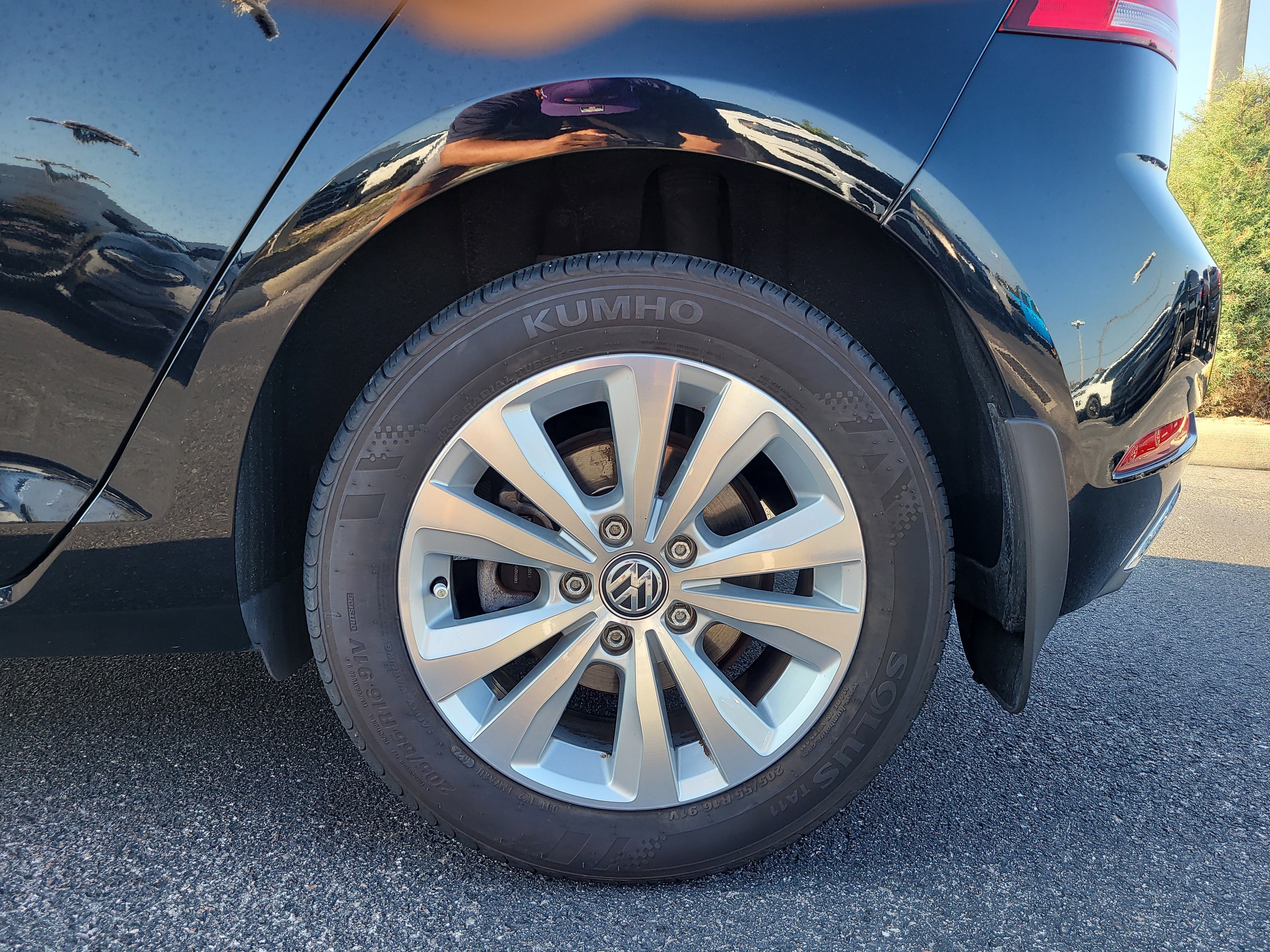 Used 2021 Volkswagen Golf 4-Door image 8