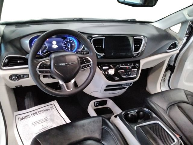 Used 2024 Chrysler Pacifica Touring-L image 30