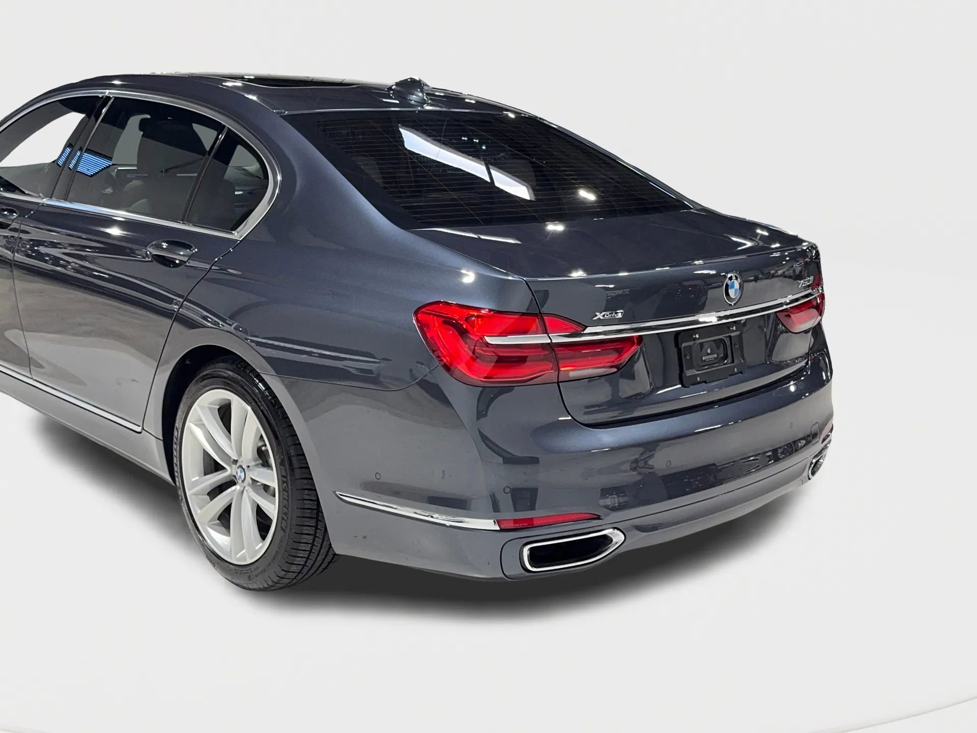 Used 2017 BMW 750i xDrive image 10