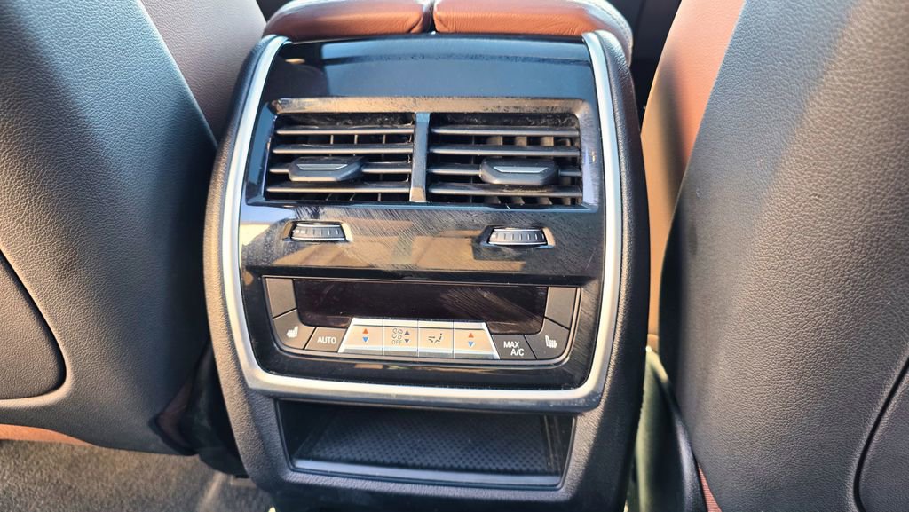 Used 2021 BMW X7 M50i w/ Dynamic Handling Package image 40