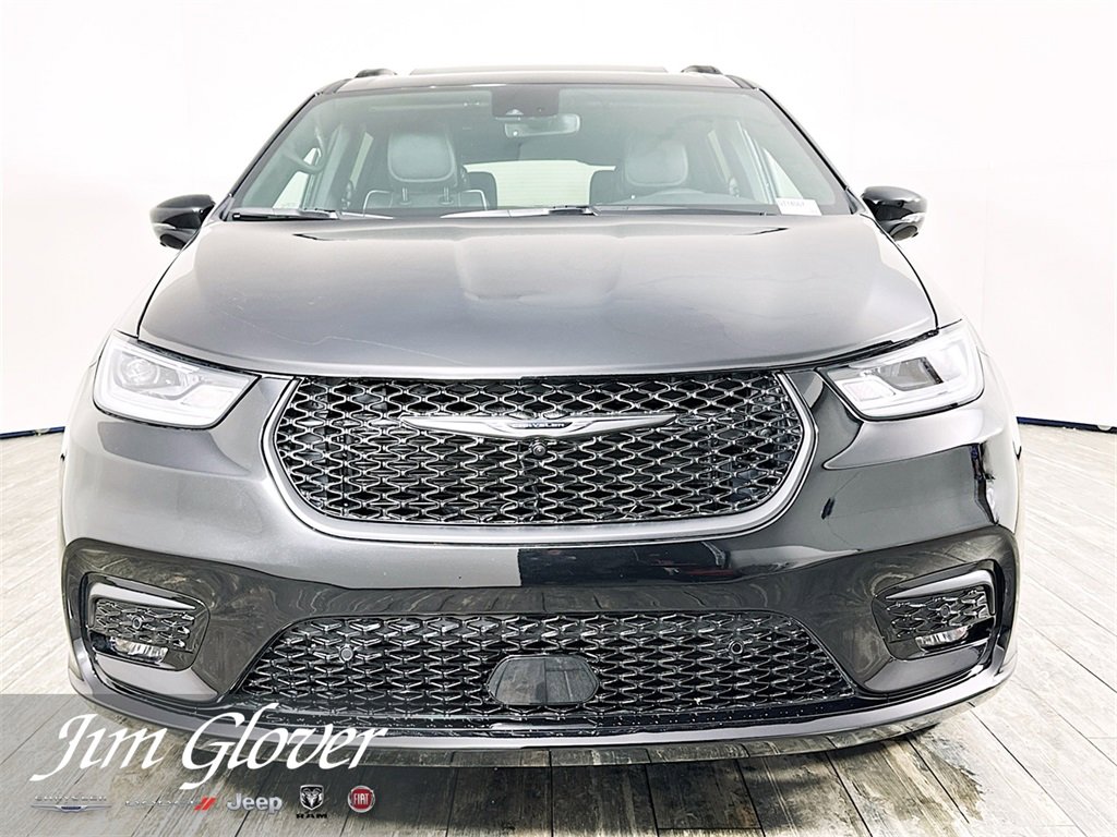 New 2026 Chrysler Pacifica Limited w/ S Appearance Package image 2