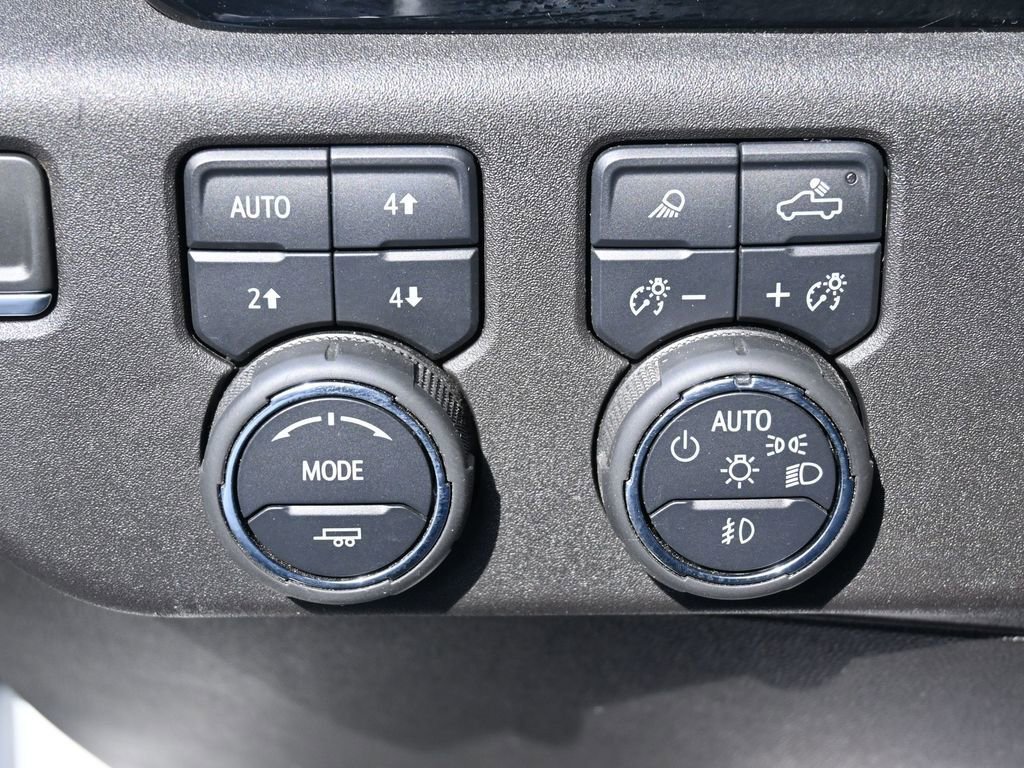 Used 2024 Chevrolet Silverado 2500 ZR2 w/ Technology Package image 35