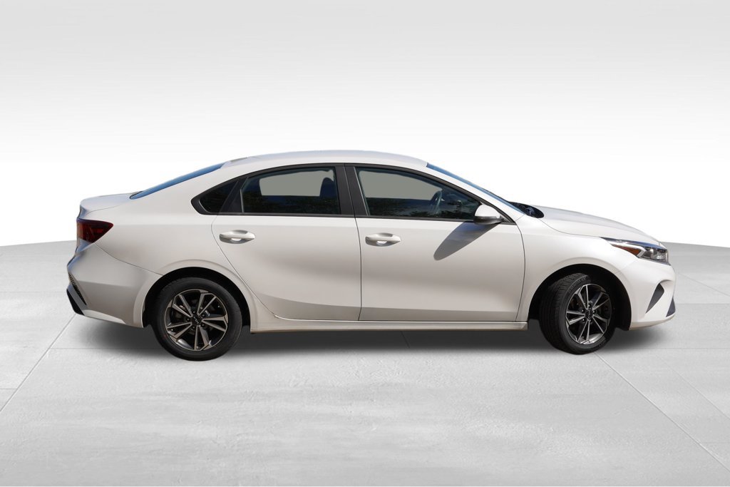 Certified 2024 Kia Forte LXS w/ LXS Technology Package FWD image 3