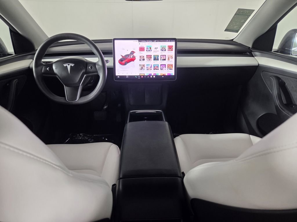Used 2024 Tesla Model Y Long Range AWD/4WD image 27