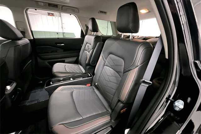 New 2025 Nissan Pathfinder Platinum w/ Lighting Package (N93) image 10