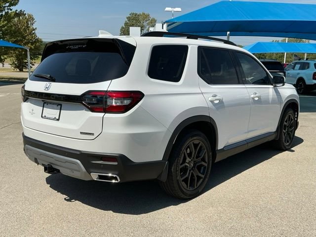 Used 2025 Honda Pilot Touring image 3