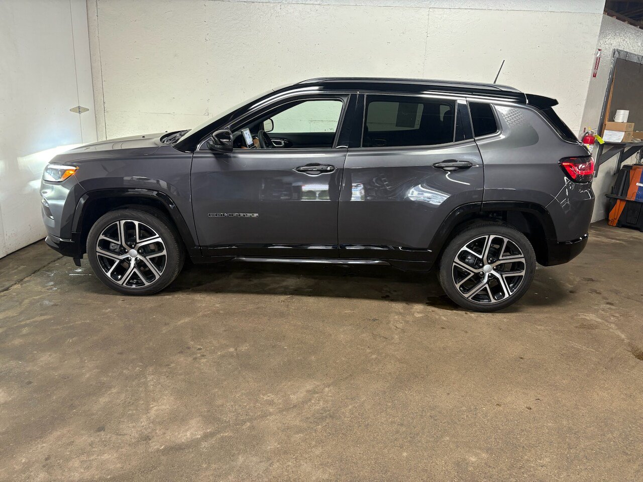 Used 2024 Jeep Compass Limited w/ Elite Group AWD/4WD image 6