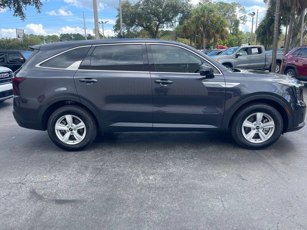 Used 2026 Kia Sorento LX FWD image 7