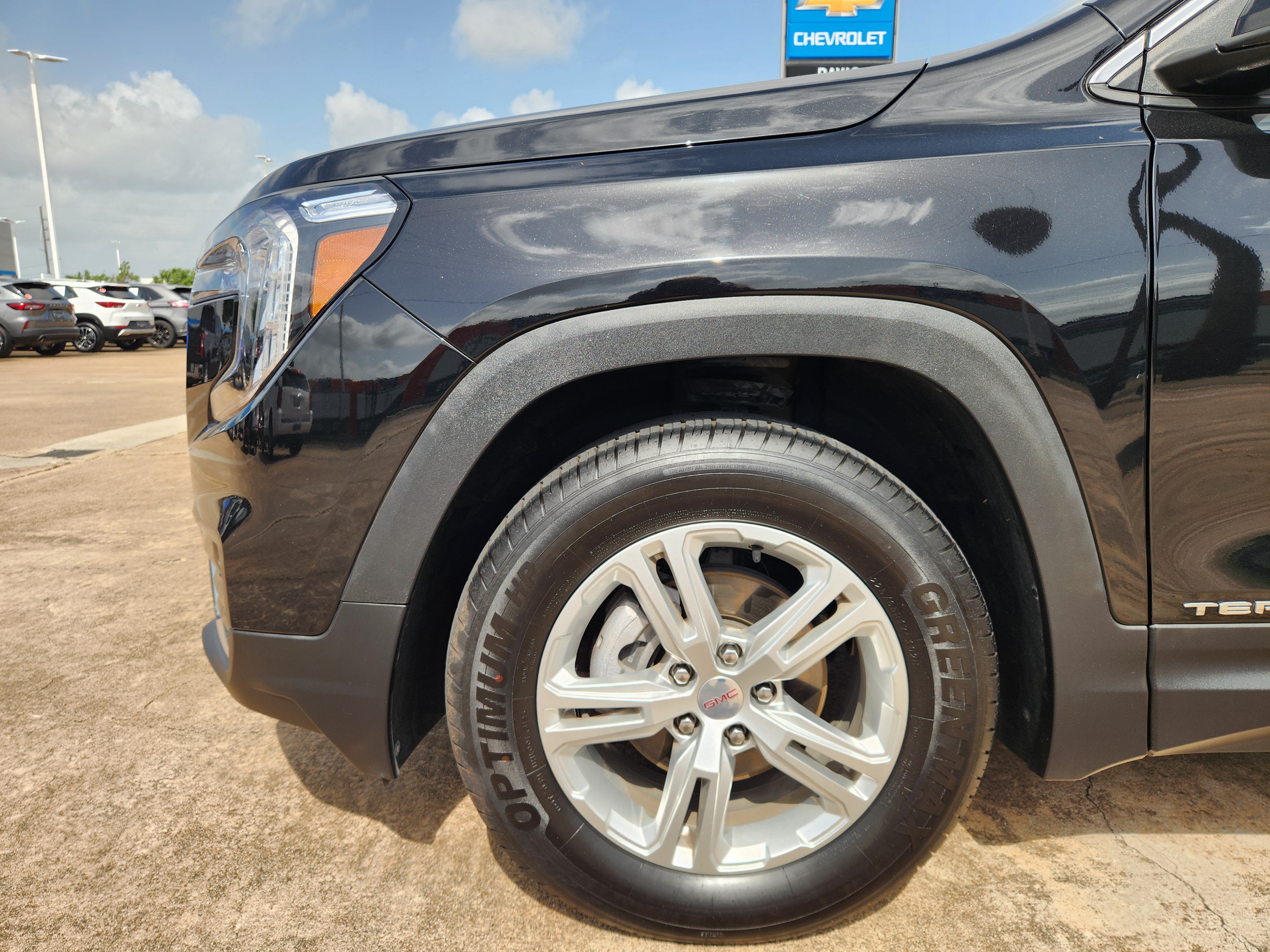 Used 2024 GMC Terrain SLE AWD/4WD image 9