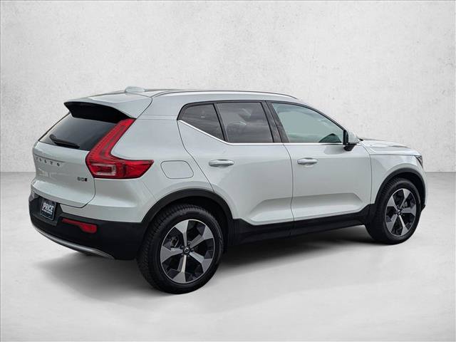 Used 2025 Volvo XC40 B5 Plus AWD/4WD image 5