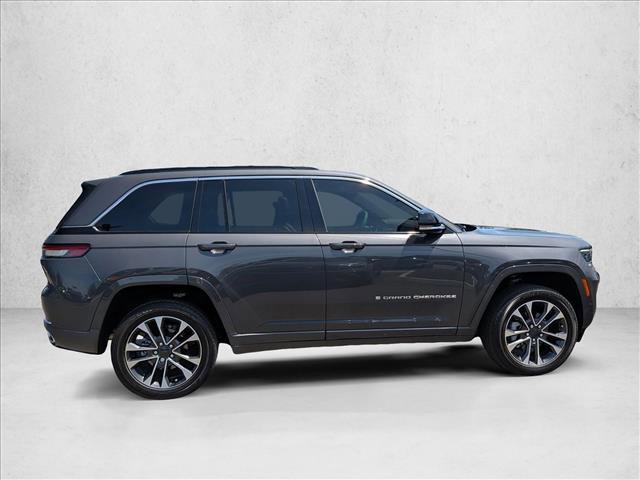 Used 2025 Jeep Grand Cherokee Overland w/ Luxury Tech Group IV AWD/4WD image 4