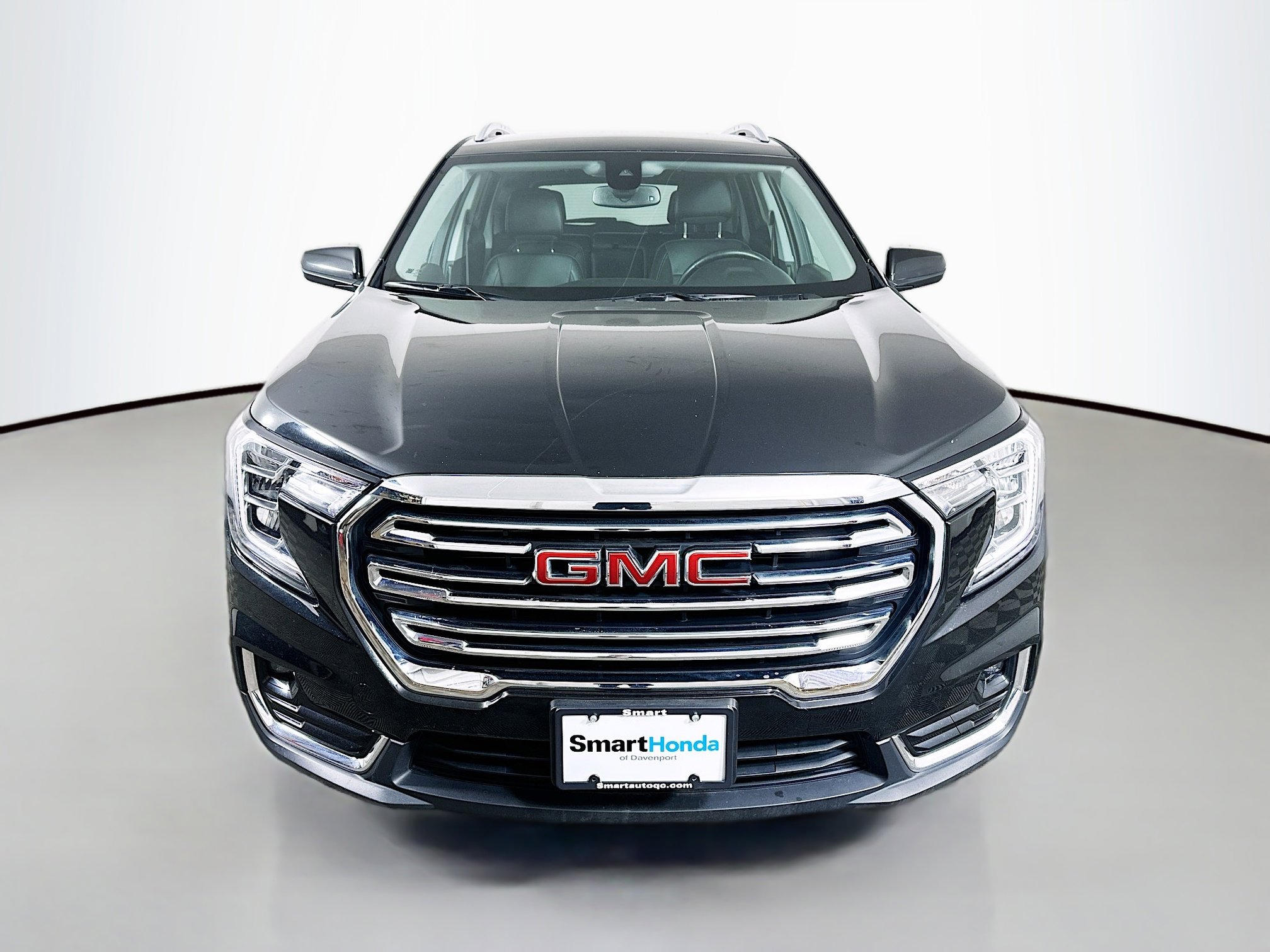 Used 2024 GMC Terrain SLT image 2