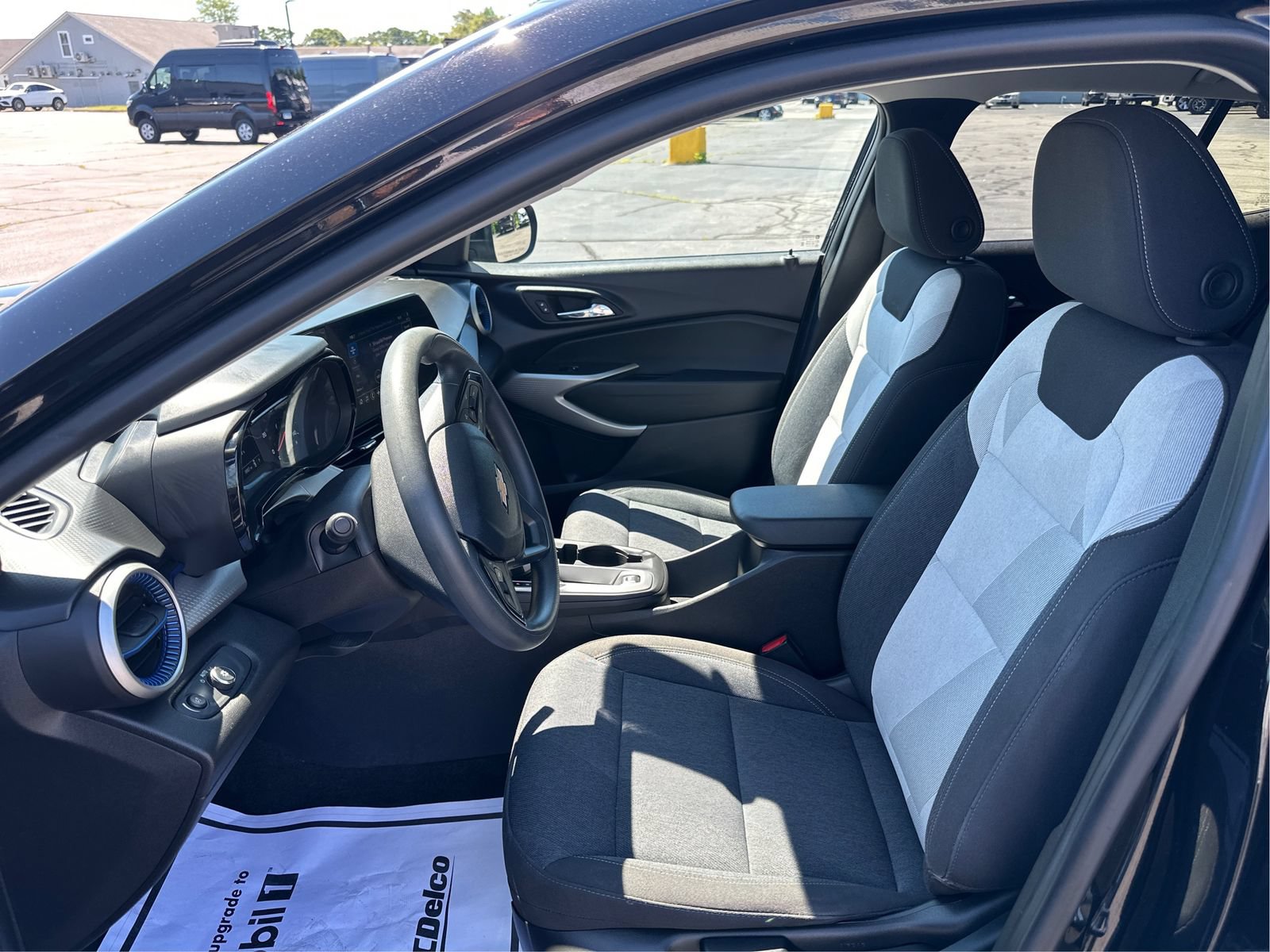 Used 2024 Chevrolet Trax LS w/ LS Convenience Package FWD image 9