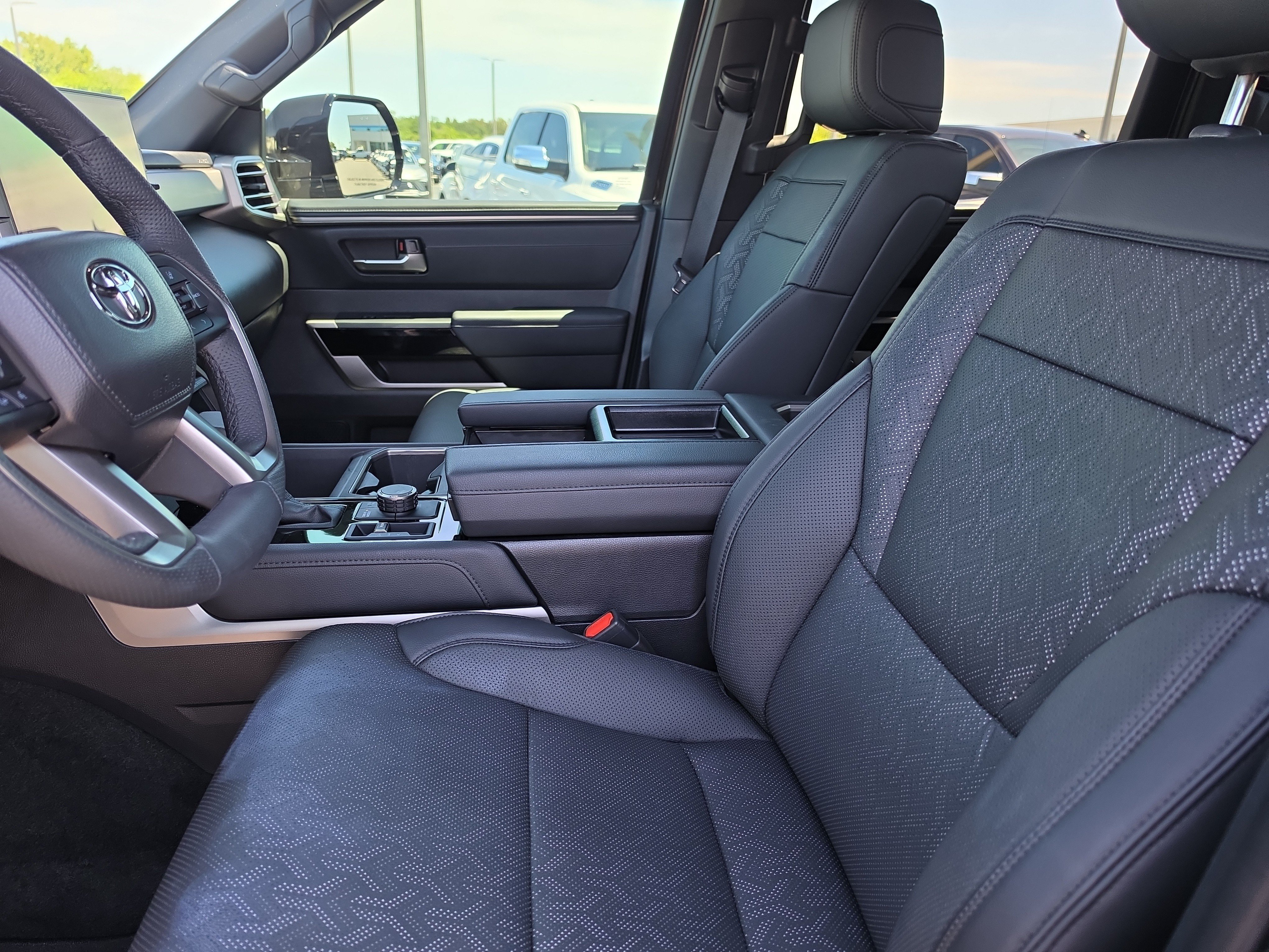 Used 2025 Toyota Tundra Limited AWD/4WD image 15