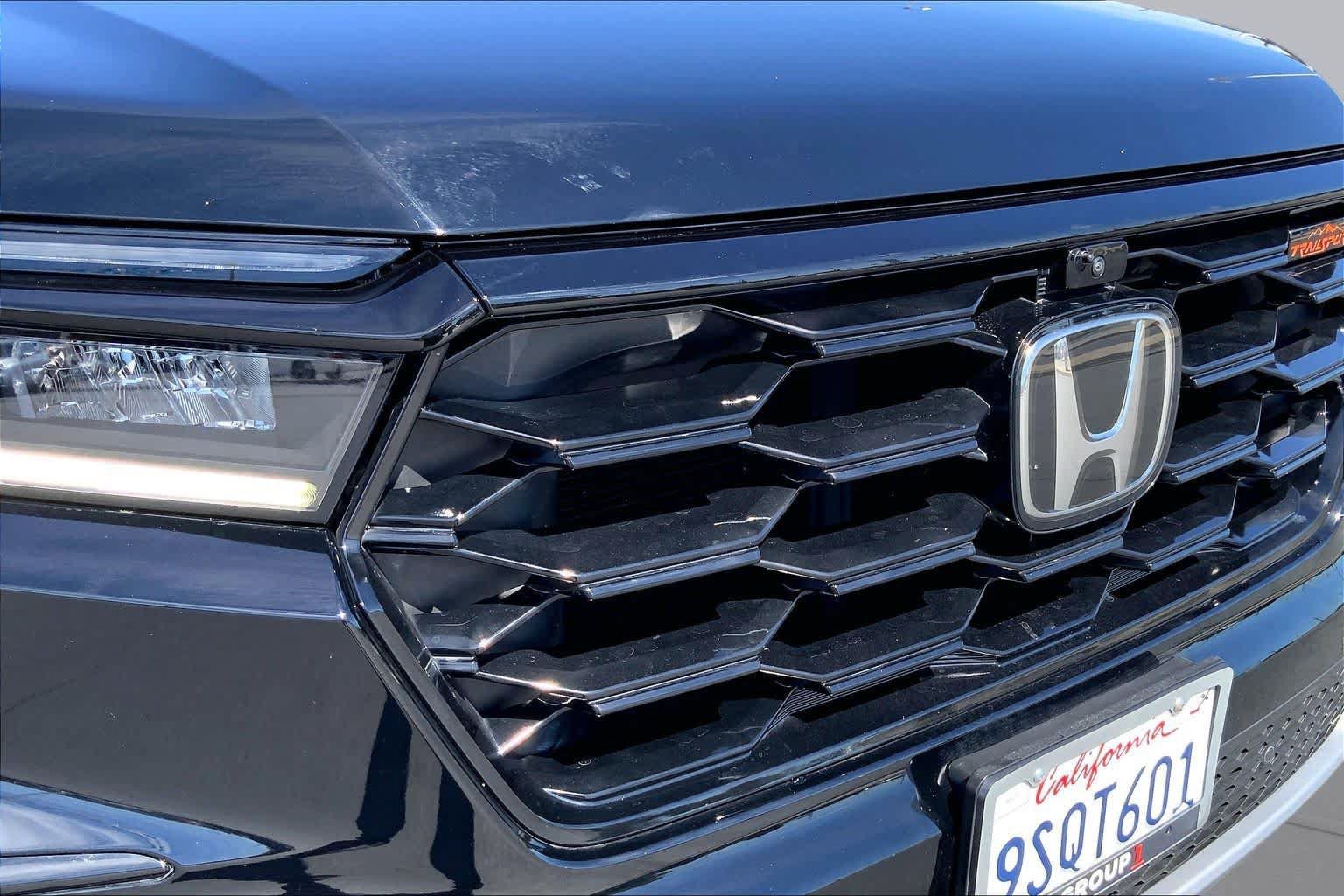 Used 2025 Honda Pilot TrailSport image 29