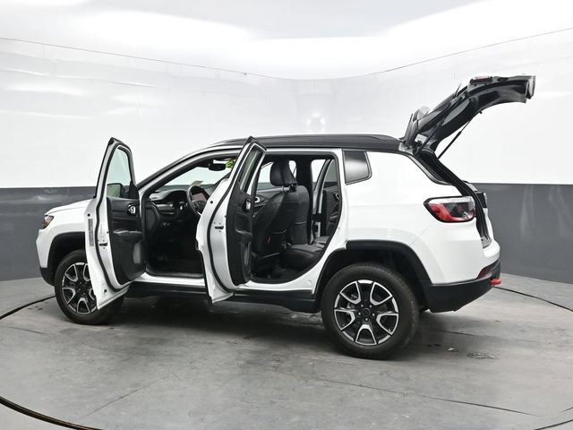 Used 2025 Jeep Compass Trailhawk AWD/4WD image 44