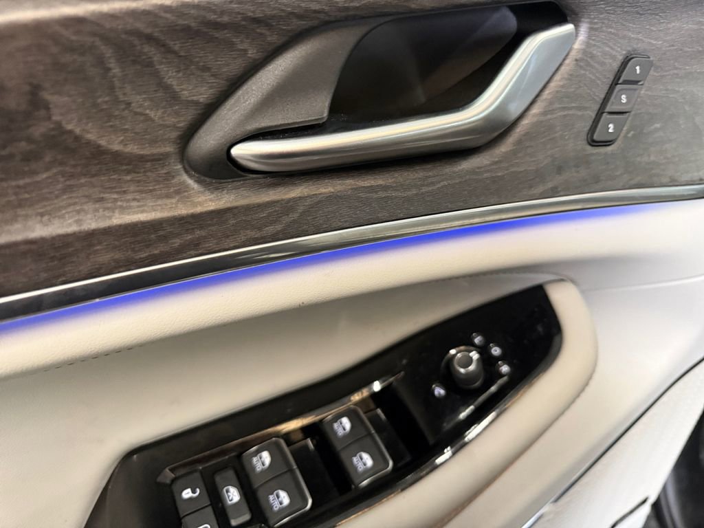 Used 2023 Jeep Grand Cherokee L Overland image 12