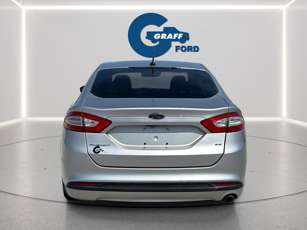 Used 2016 Ford Fusion SE FWD image 7