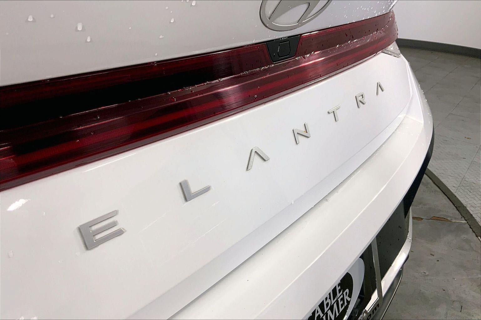 Used 2025 Hyundai Elantra SEL FWD image 8