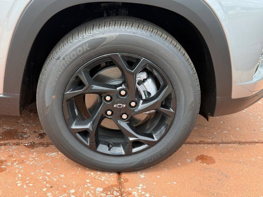 New 2026 Chevrolet Trax LT w/ Midnight Edition FWD image 7