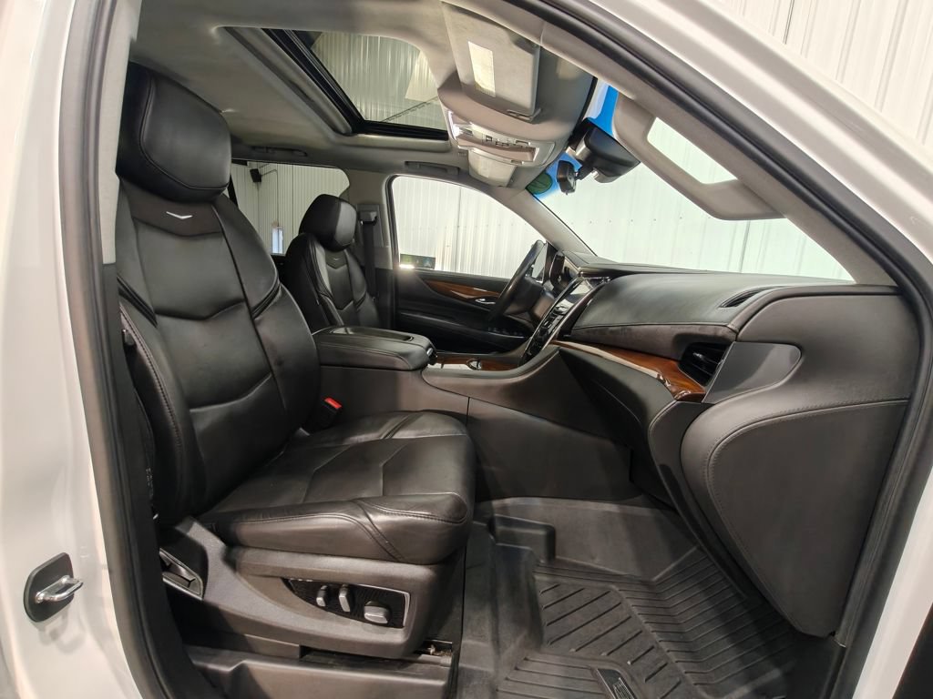 Used 2019 Cadillac Escalade Luxury AWD/4WD image 28