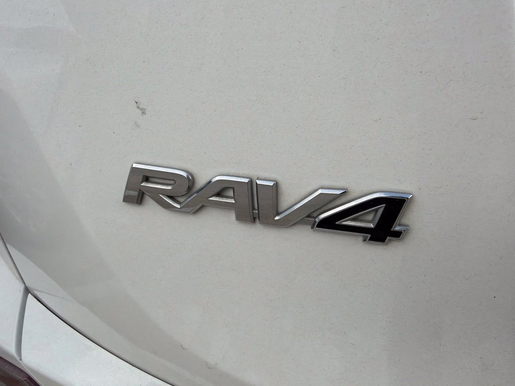 Used 2018 Toyota RAV4 XLE w/ Plus Extra Value Package FWD image 19
