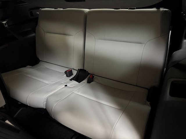 New 2025 Mitsubishi Outlander SE image 24