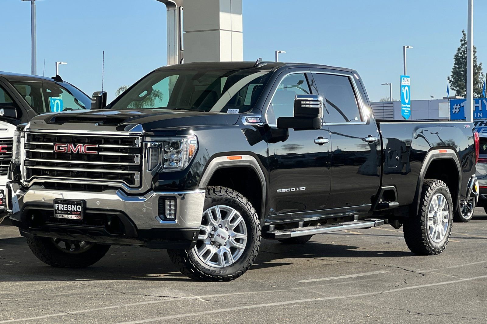 Used 2023 GMC Sierra 3500 SLT w/ SLT Premium Package image 8