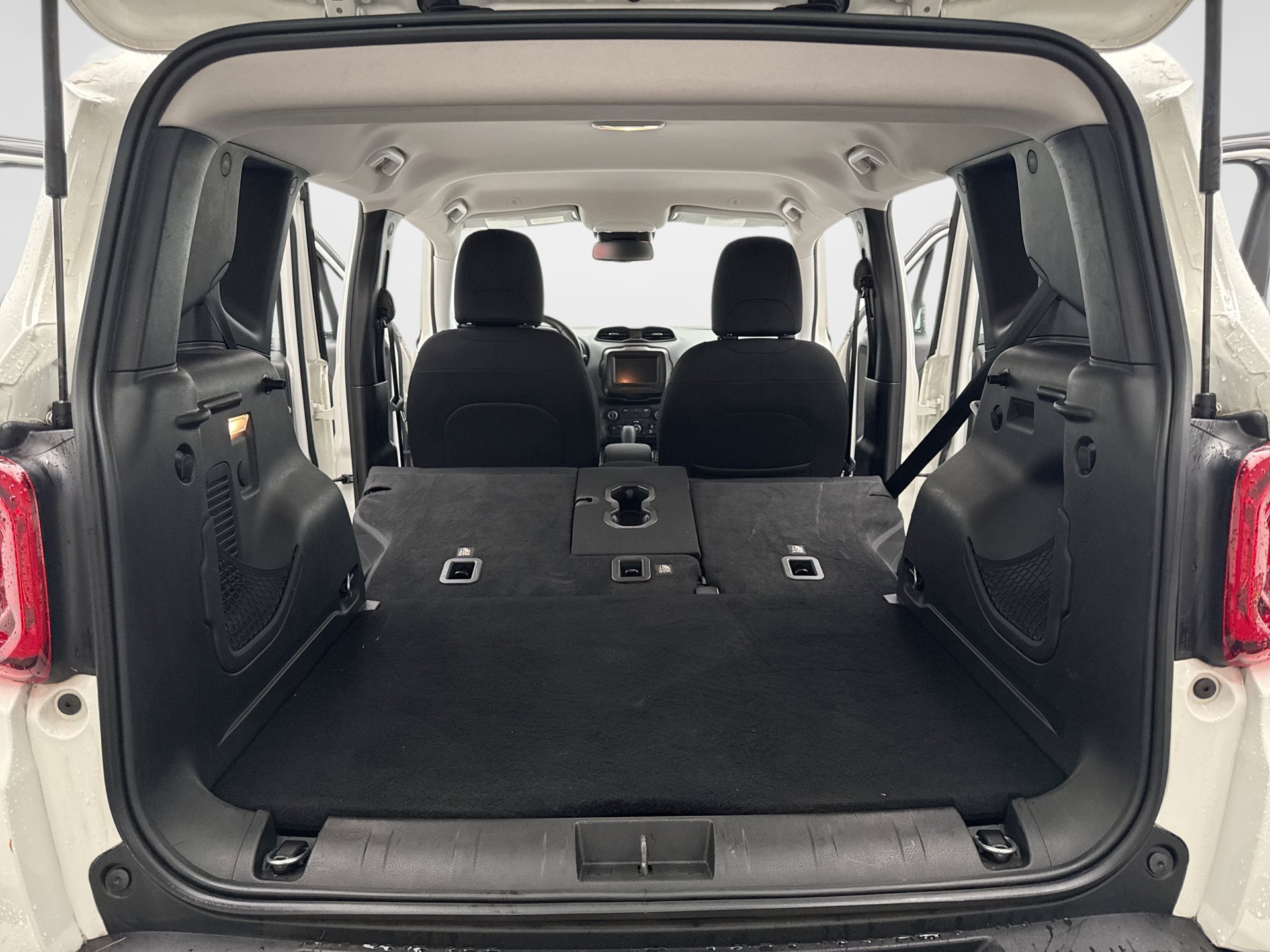Used 2019 Jeep Renegade Latitude w/ Cold Weather Group AWD/4WD image 18