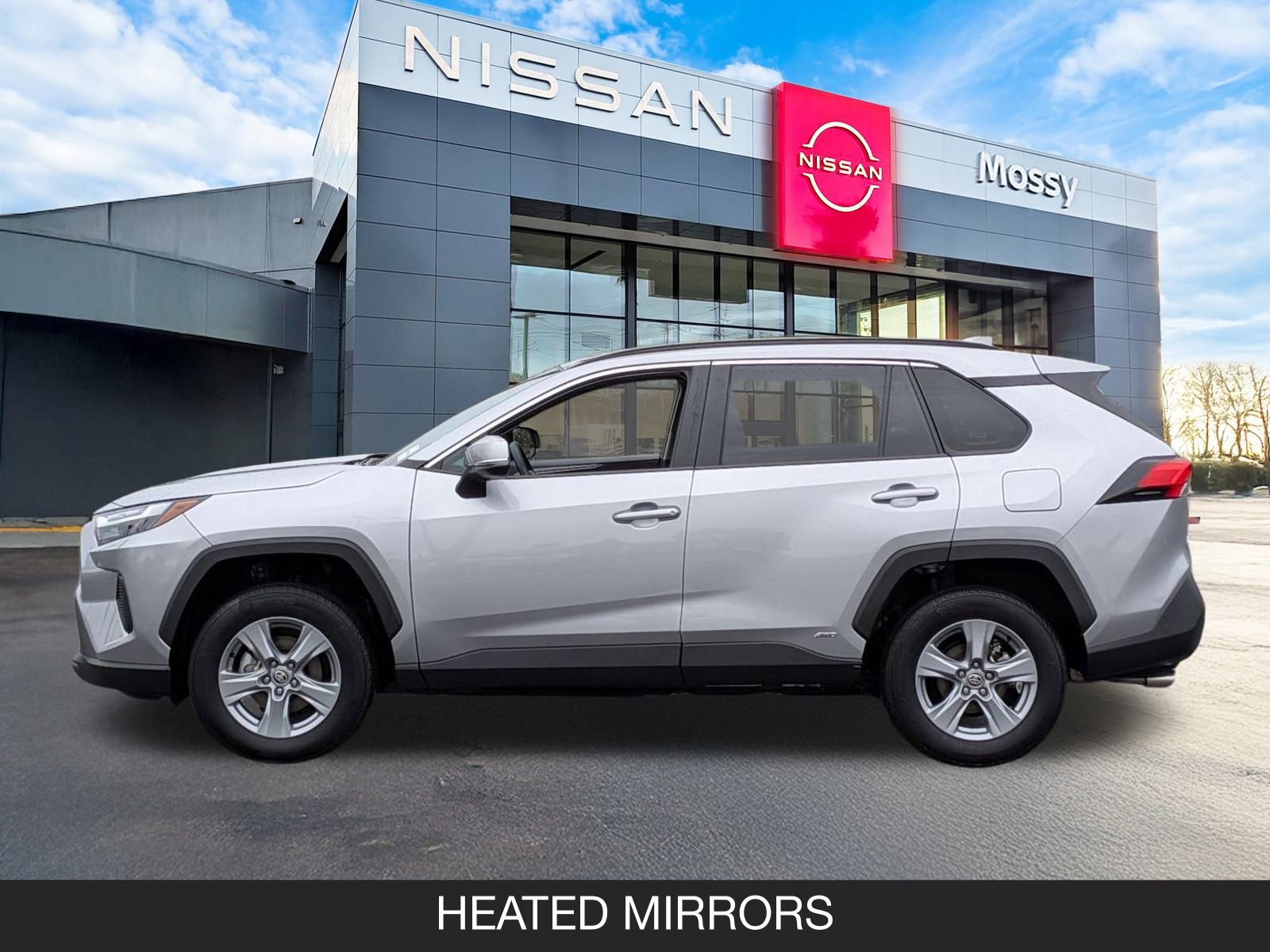 Used 2025 Toyota RAV4 XLE image 5