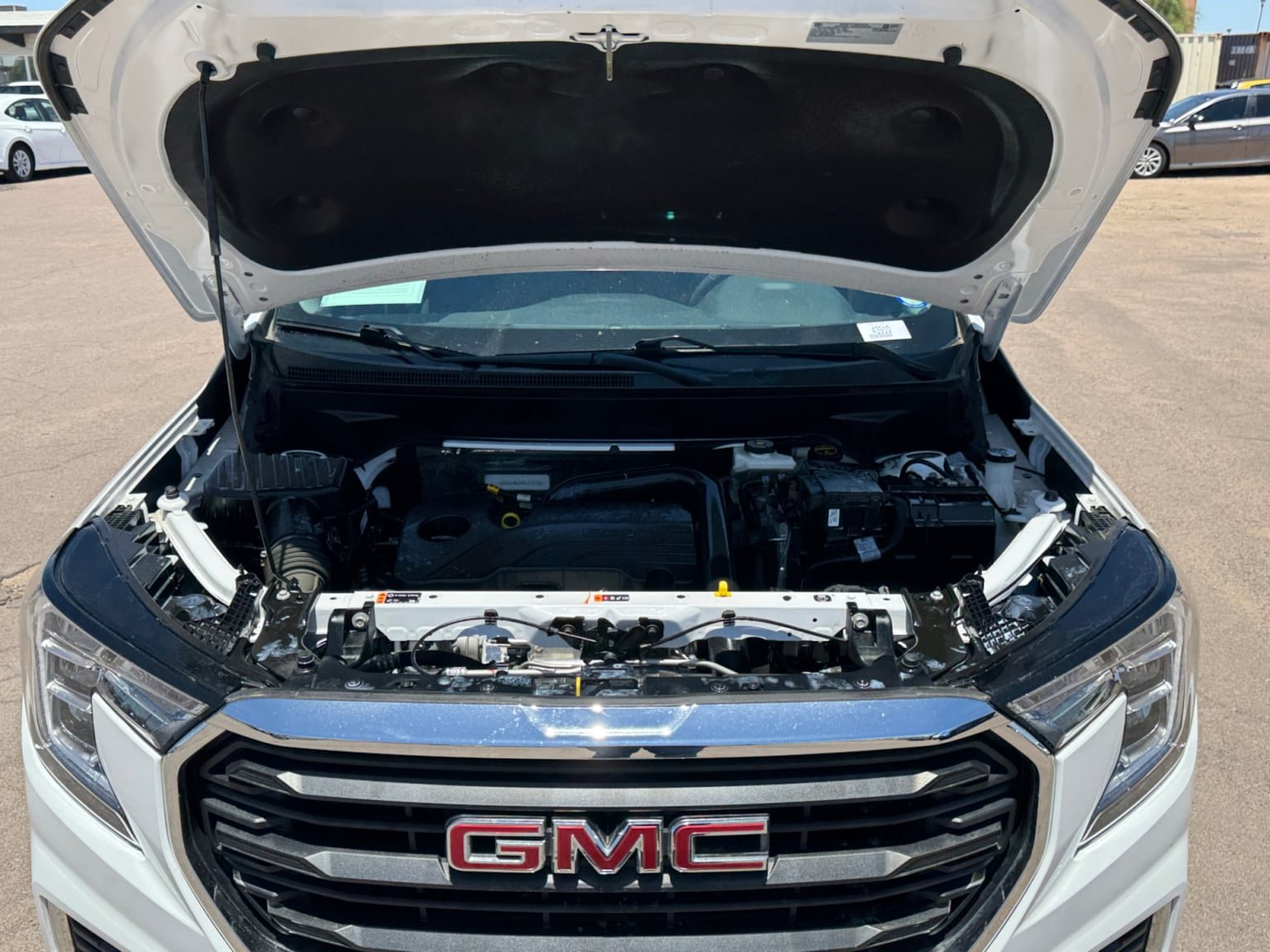 Used 2024 GMC Terrain SLE w/ Driver Convenience Package FWD image 20