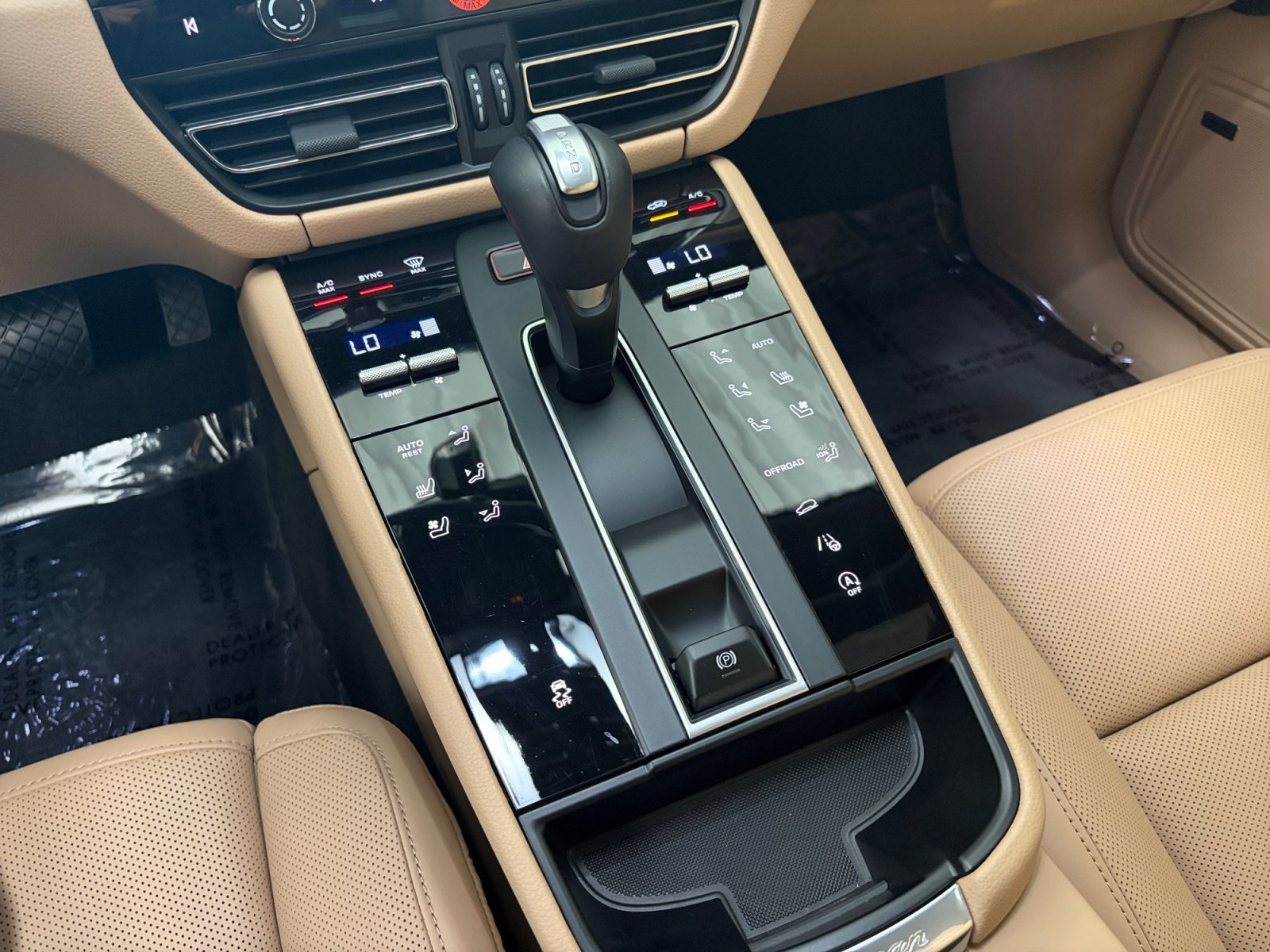Certified 2026 Porsche Macan AWD/4WD image 44