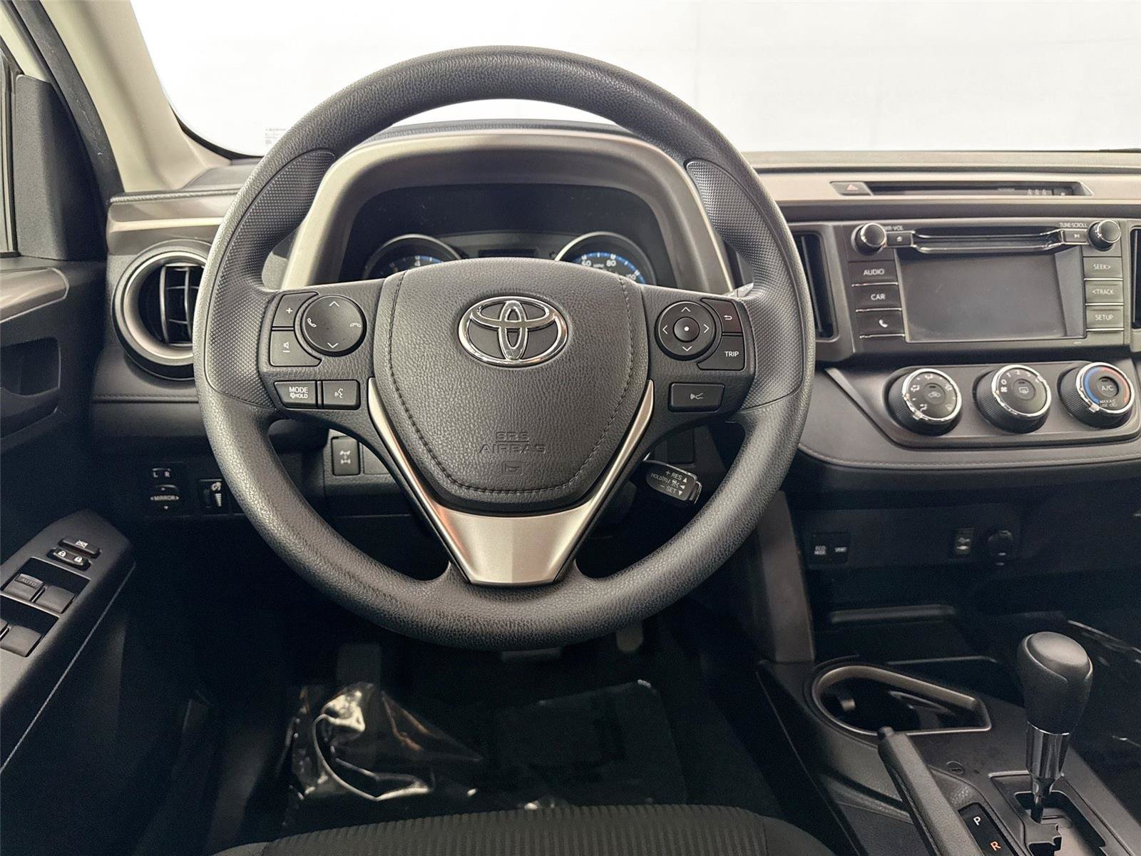 Used 2018 Toyota RAV4 LE w/ All Weather Liner Package AWD/4WD image 28