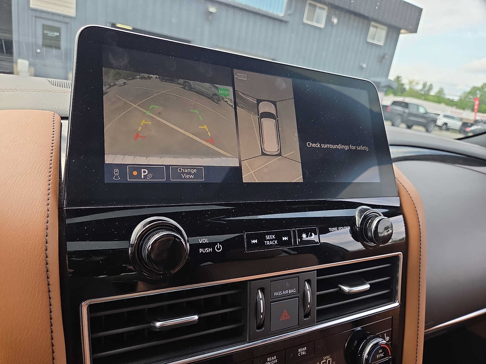 Used 2024 INFINITI QX80 Sensory AWD/4WD image 19