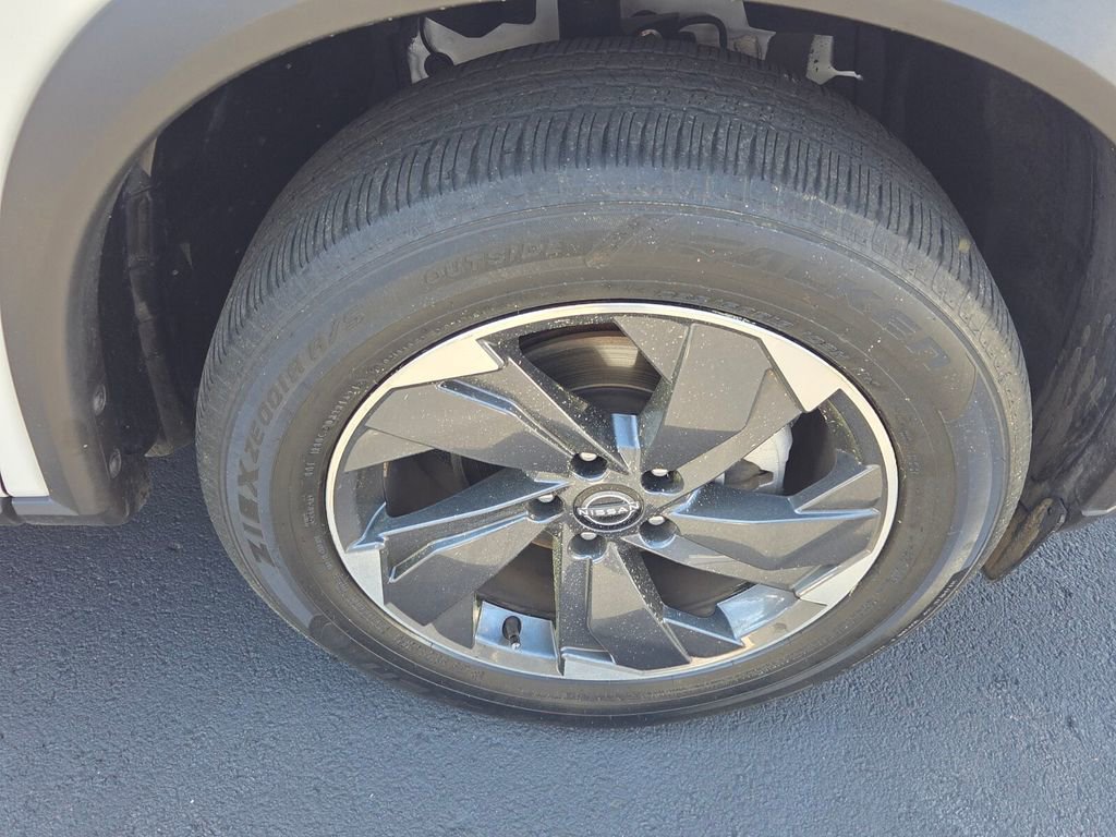 Used 2025 Nissan Rogue SV image 15