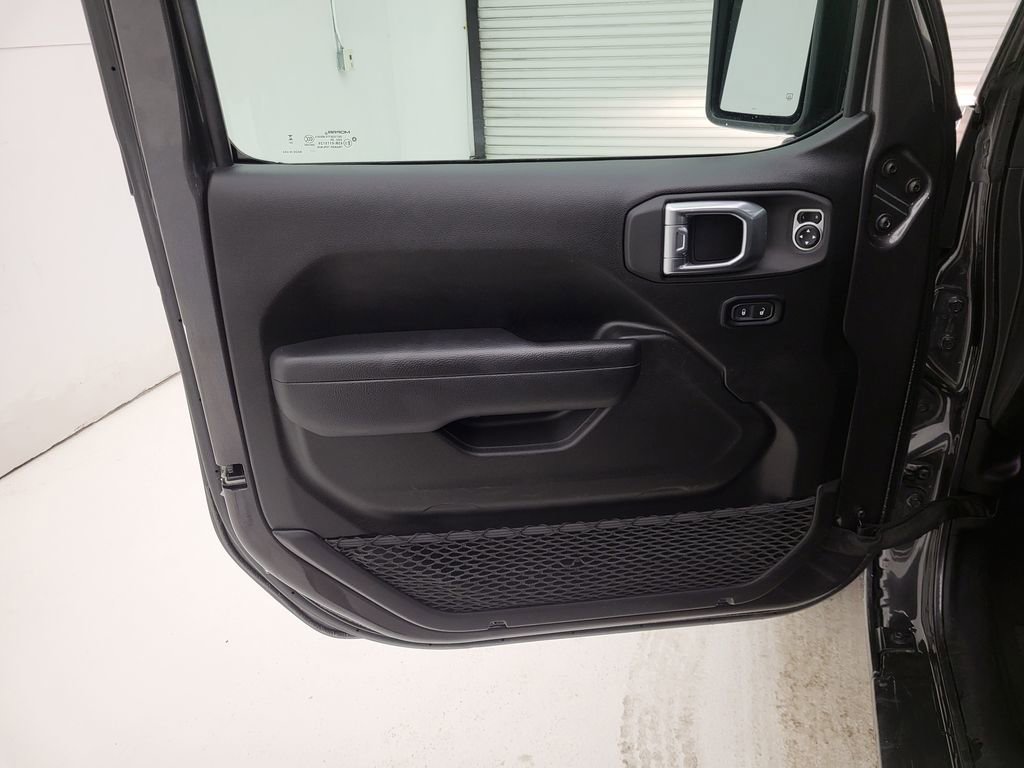 Used 2025 Jeep Wrangler Sport S image 25