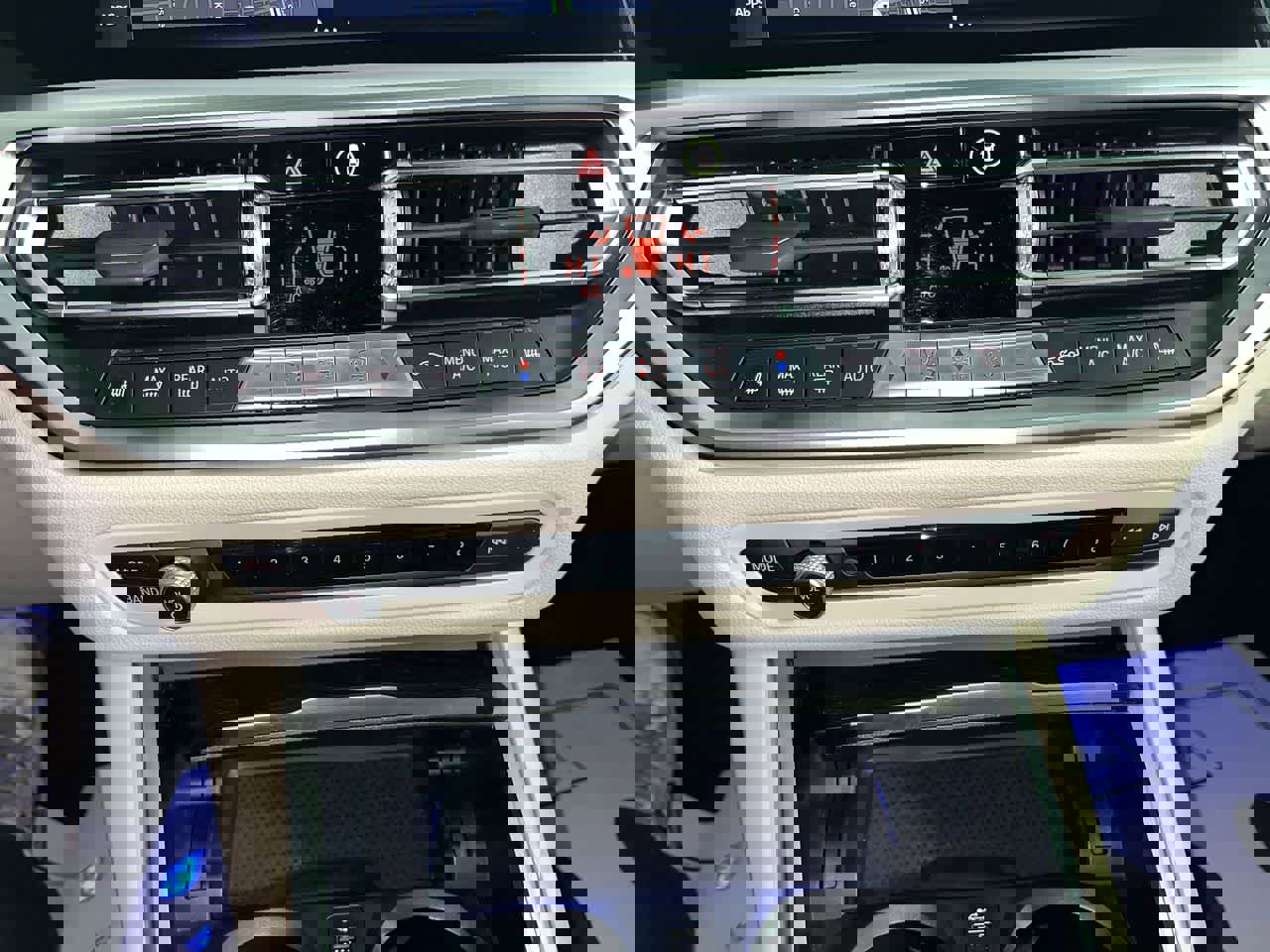 Used 2022 BMW 330i xDrive Sedan w/ Driving Assistance Package image 21