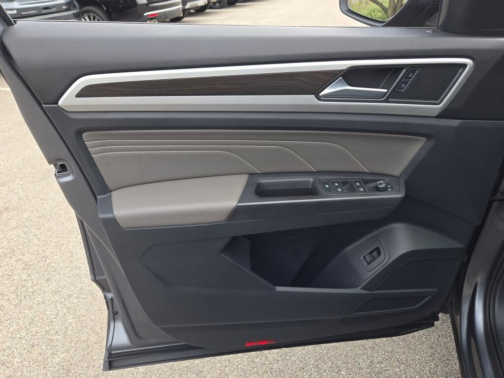 Used 2023 Volkswagen Atlas SE image 26