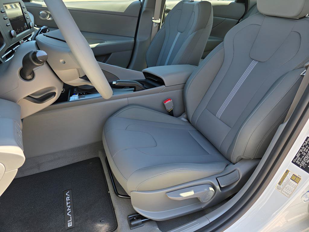 New 2026 Hyundai Elantra SE FWD image 14