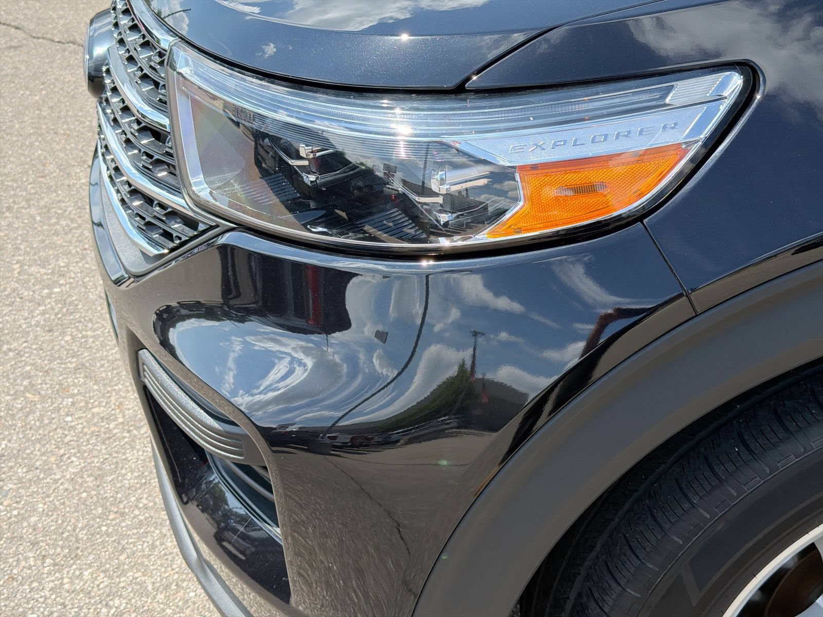 Used 2023 Ford Explorer XLT AWD/4WD image 13