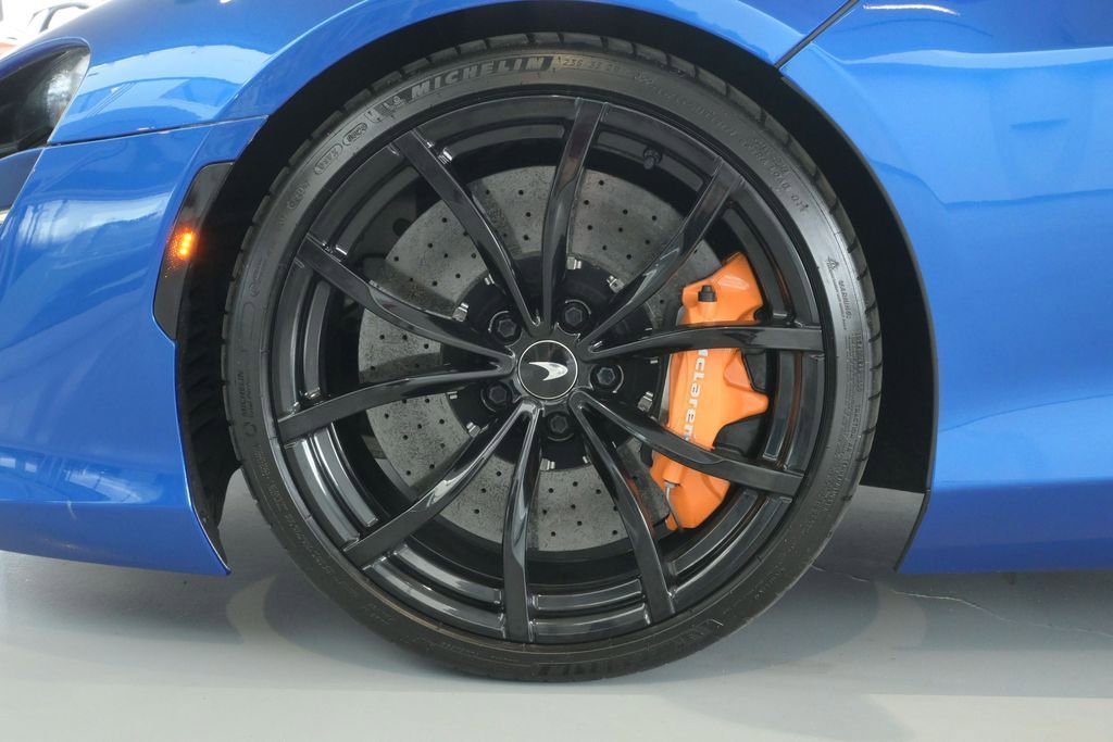 Used 2023 McLaren Artura RWD image 13