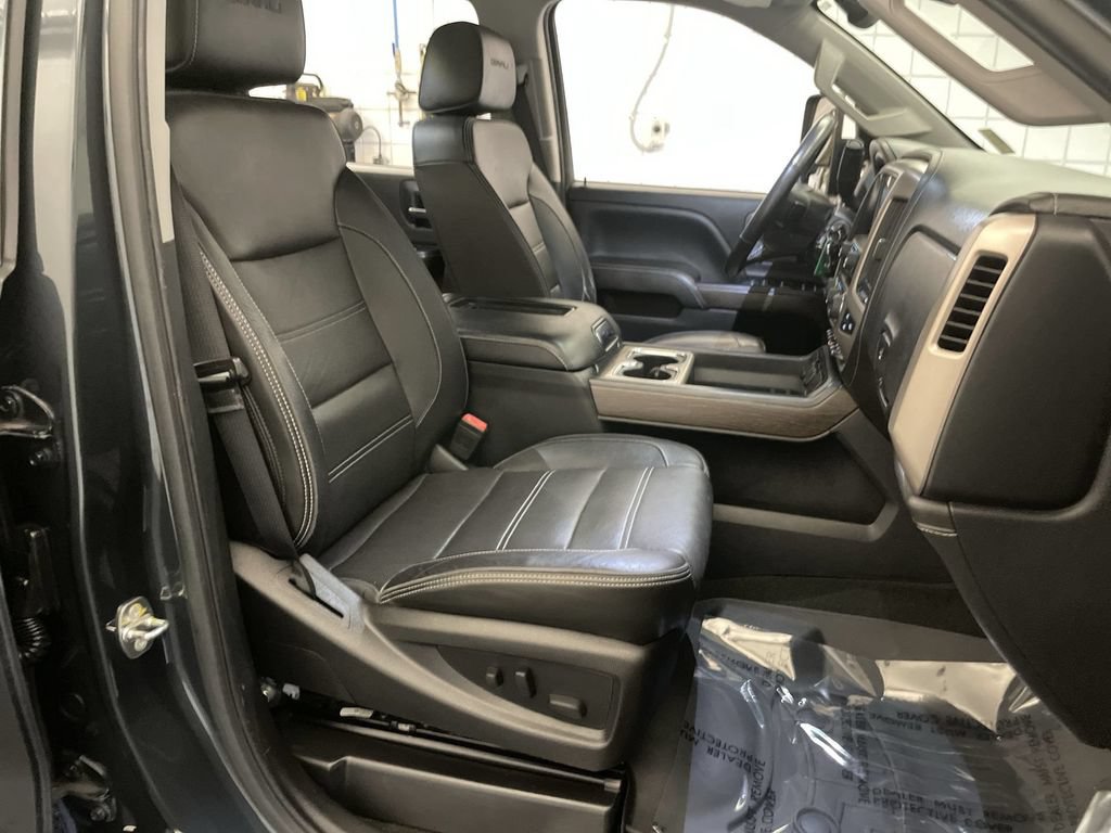 Used 2018 GMC Sierra 2500 Denali w/ Duramax Plus Package AWD/4WD image 18