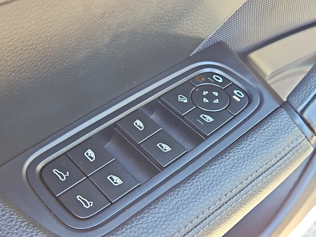 Used 2024 Porsche Cayenne Coupe AWD/4WD image 33