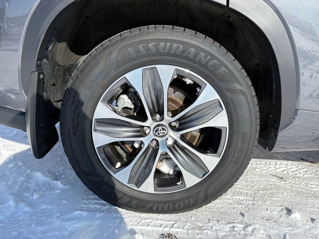 Certified 2021 Toyota Highlander XLE image 11