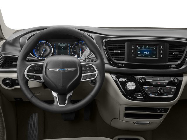 Used 2017 Chrysler Pacifica LX FWD image 10