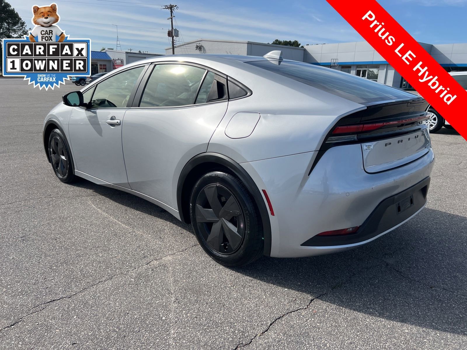 Used 2024 Toyota Prius LE FWD image 3