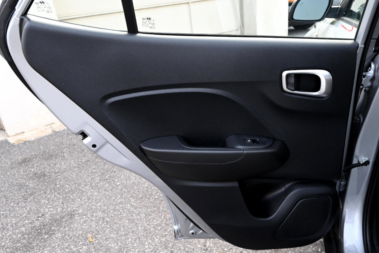 Used 2022 Hyundai Venue SEL image 17