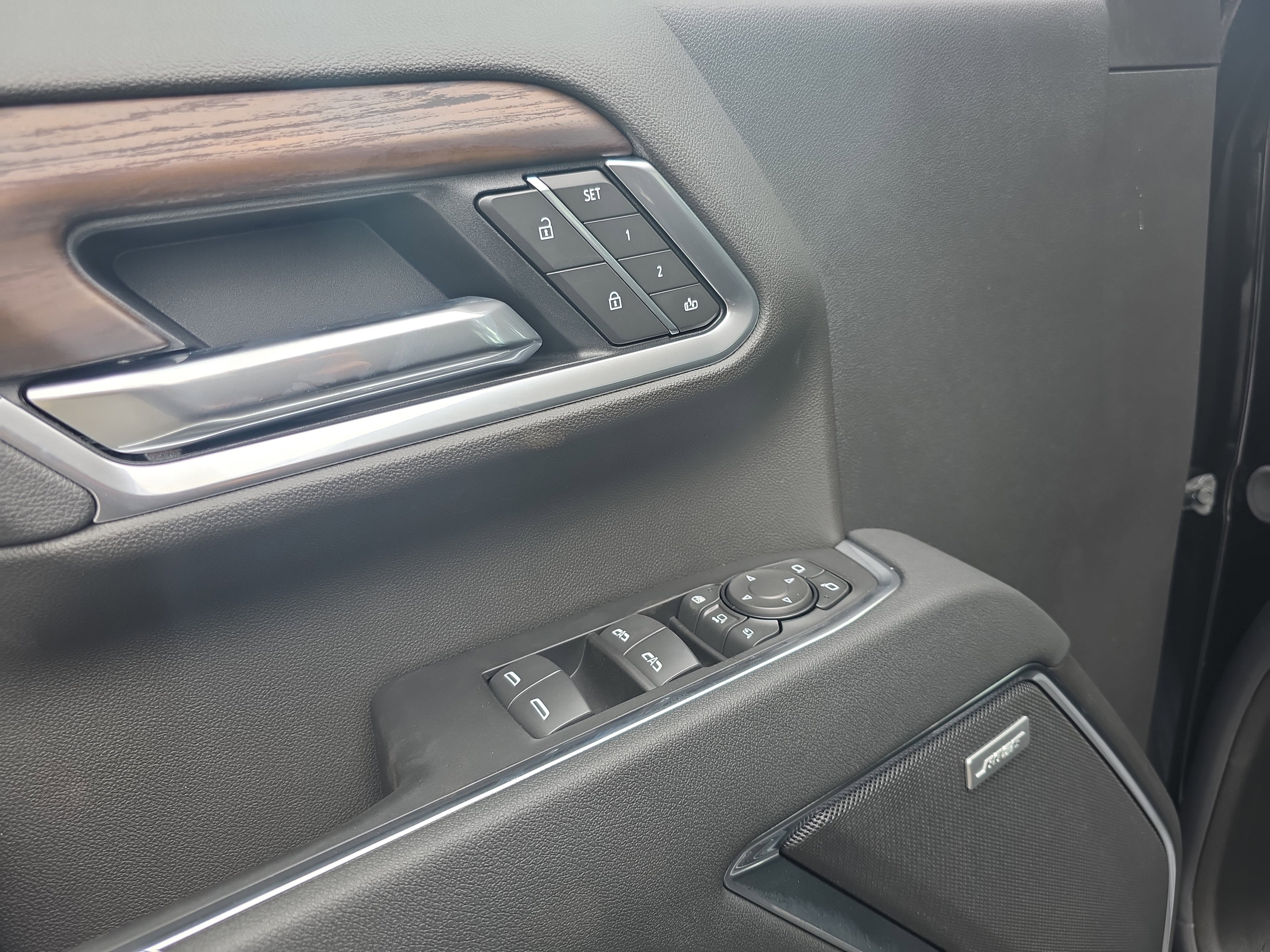 New 2025 GMC Sierra 2500 SLT w/ SLT Convenience Package AWD/4WD image 17